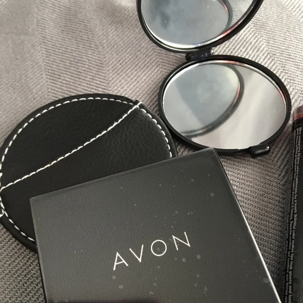 Avon ** INVENTORY CLOSE OUT ** Makeup pack